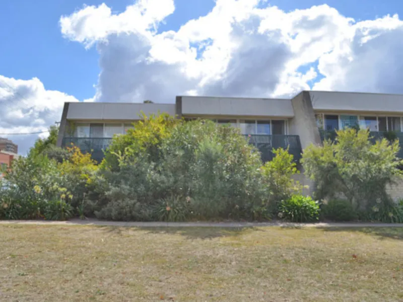 Spacious 2 bedroom apartment in the convenient location of Kingston