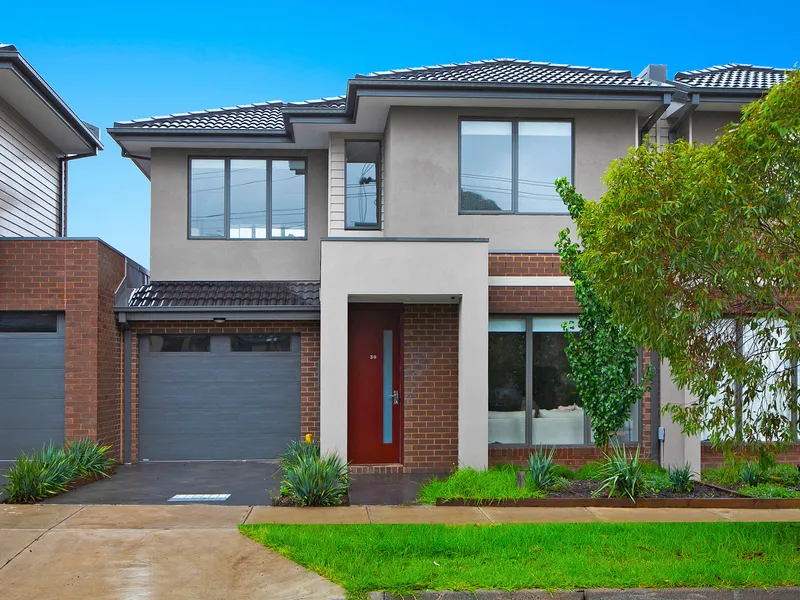 Impressive & Spacious Three Bedroom Townhouse!