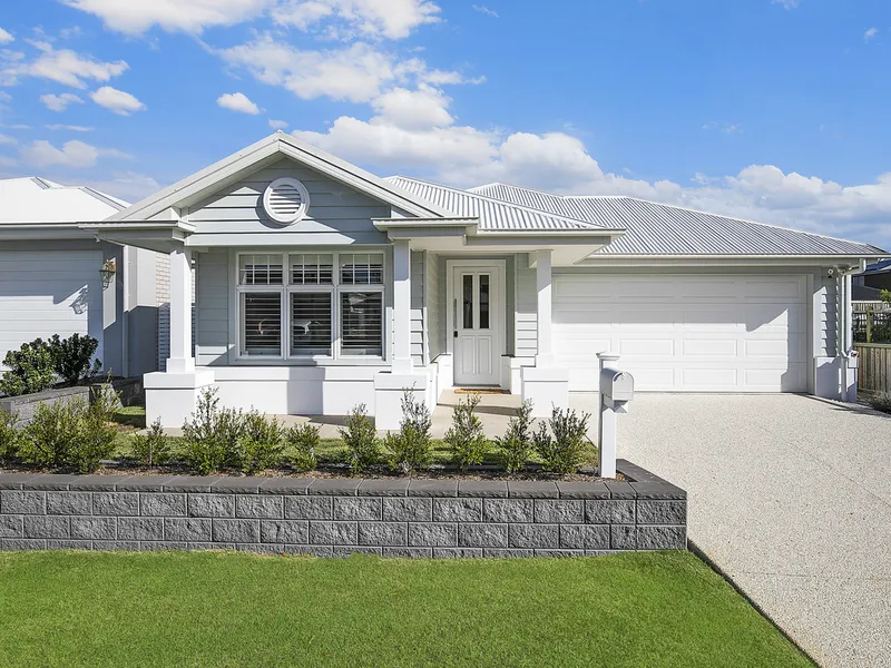 Coastal-inspired family home with immaculate features and ducted air con!