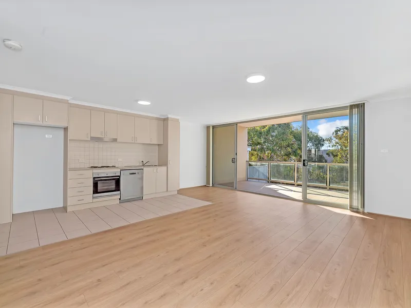 LARGE ONE BEDROOM APARTMENT