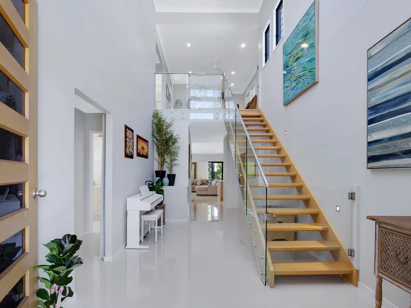 Stunning Display Built Home In Immaculate Condition