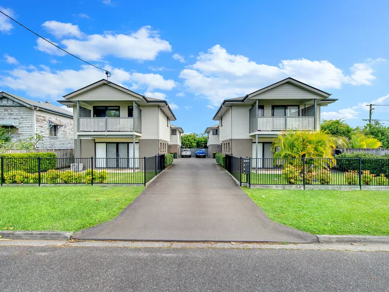 3 BED TOWNHOUSE IN NUNDAH - Photos are of Unit 4