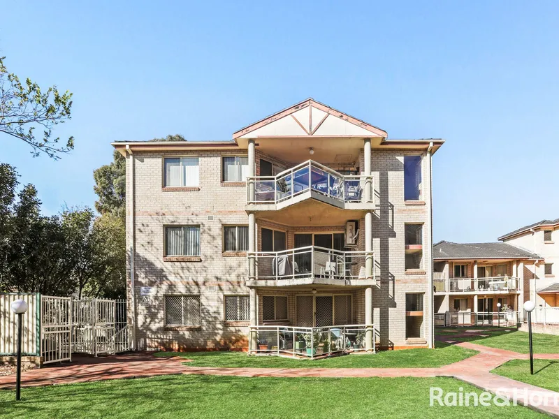 Top floor apartment with garage & no common walls!