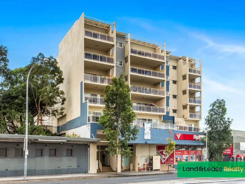 Extra Large Unit (195 SQM  Approx - Set In Private Leafy Outlook !