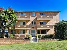 Spacious Two bedroom unit with LUG