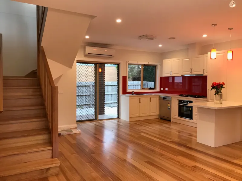 LUXURIOUS FAMILY HOME – WALK TO EVERYTHING