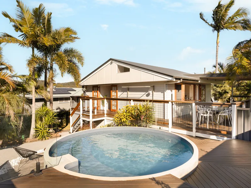 CHARMING FAMILY HOME WITH A STUNNING OUTDOOR AREA, FEATURING POOL