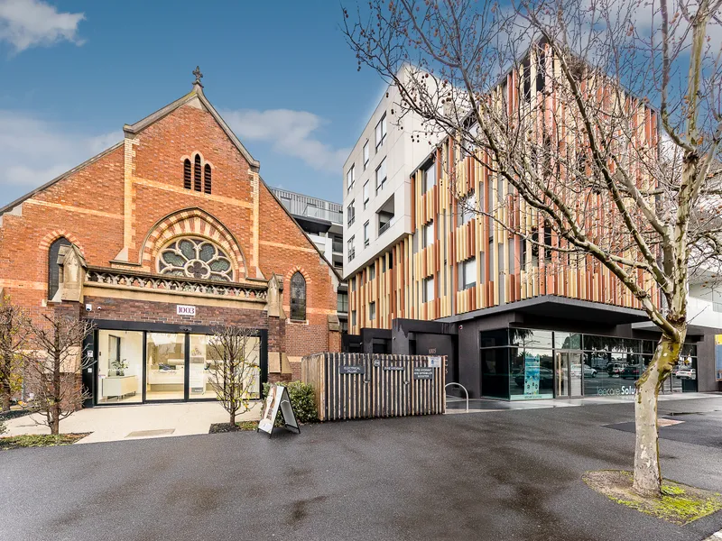 SOPHISTICATED ESSENDON LIVING