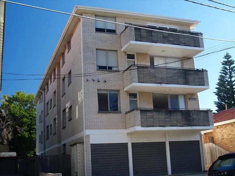 BRIGHT & AIRY TWO BEDROOM APARTMENT WITH LOCK UP GARAGE & BALCONY