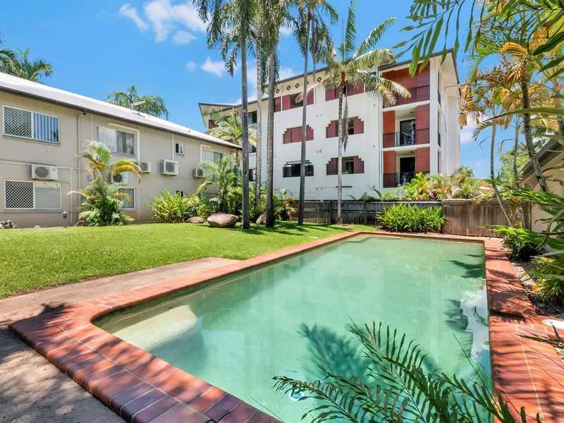 QUIET IMMACULATE GROUD FLOOR APARTMENT CLOSE TO CBD!