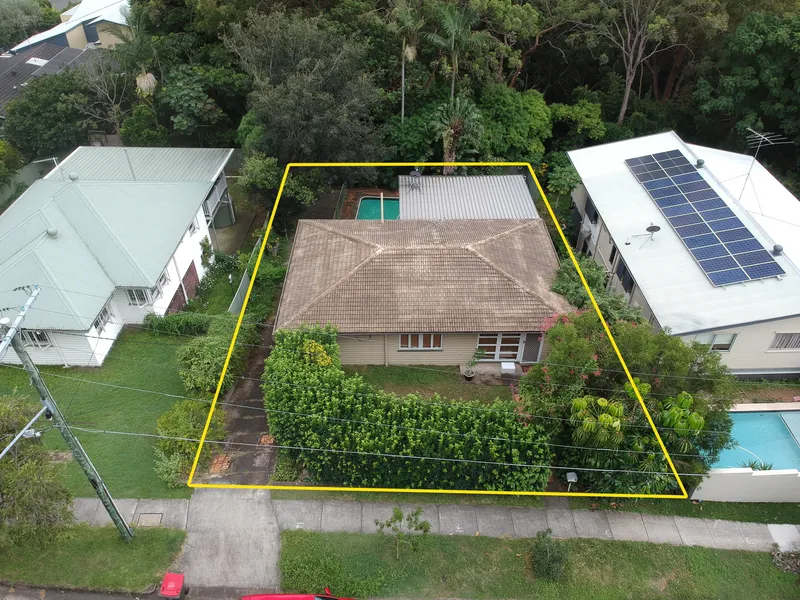 Timber Post War 545m2 - Can be Knocked Down