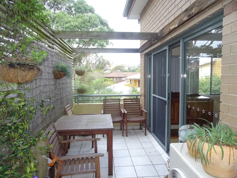 Spacious Split Level Apartment in Convenient Location