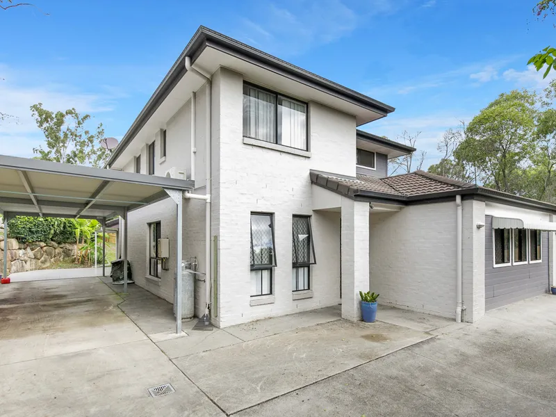 FAMILY HOME IN PRIVATE LOCATION