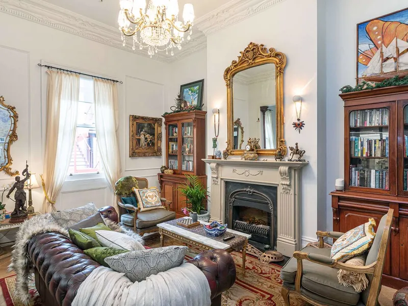 Fabulous Fully Renovated 1 bedroom Apartment in Glamorous George Building