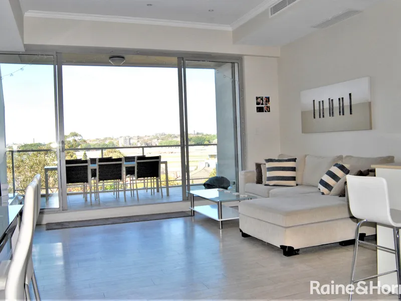 Immaculate One Bedroom Apartment !