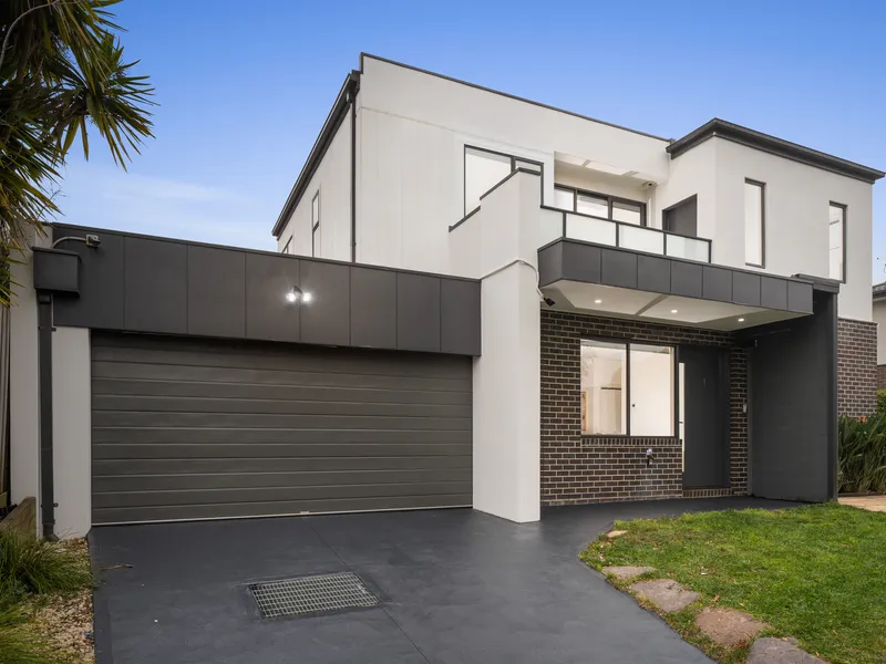 Modern Elegance and Tranquil Living: Your Family Home Awaits!