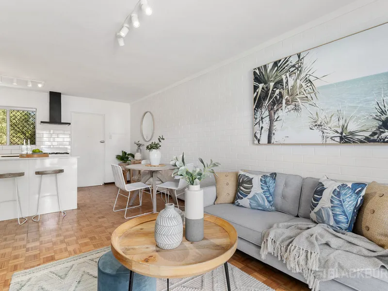 RENOVATED APARTMENT IN THE HEART OF IT ALL