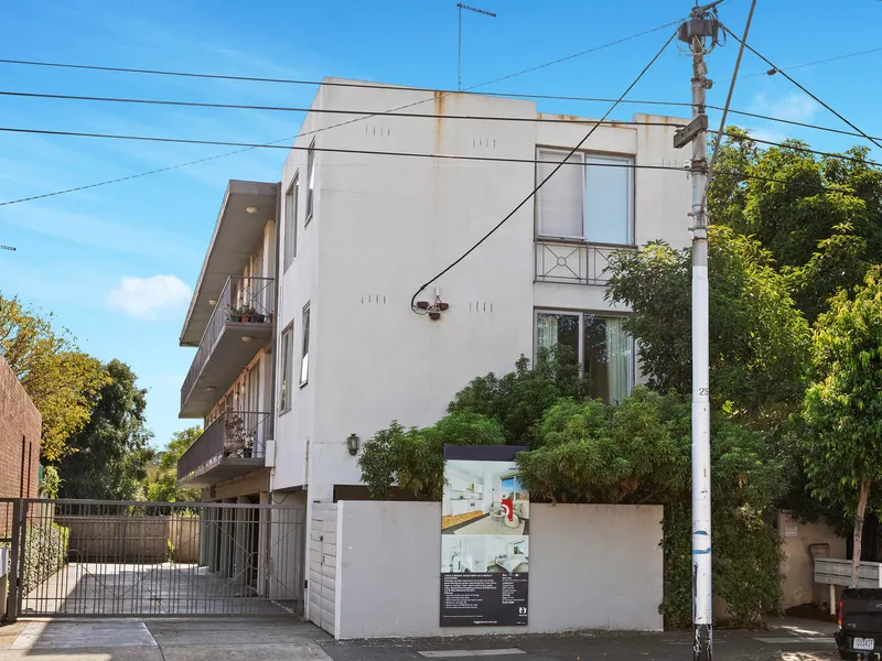 SECURE APARTMENT IN GREAT LOCATION | BESSER+CO