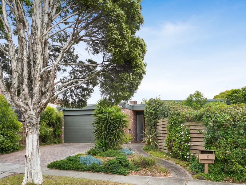 EIGHTIES TRENDSETTER GIVEN A MODERN MAKEOVER