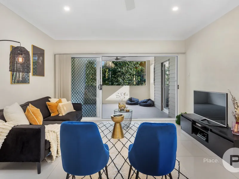 Contemporary Apartment in Coveted Location