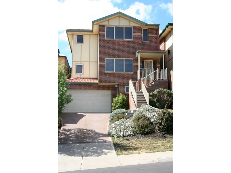 CONTEMPORARY STYLE IN ENVIABLE LOCATION!