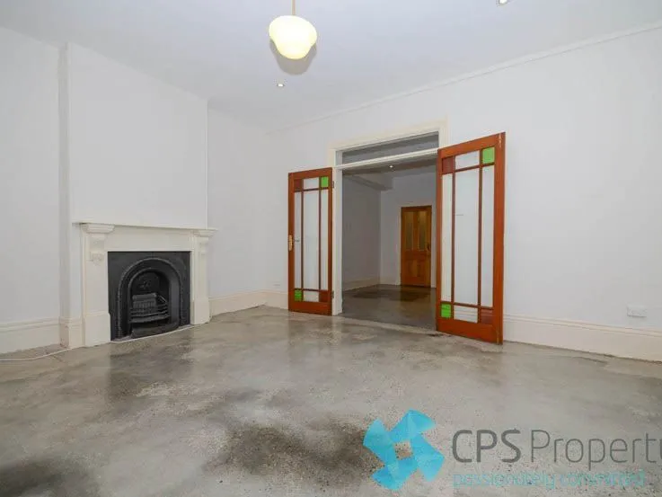 FULLY SELF-CONTAINED RESIDENCE WITH VICTORIAN CHARM & SECURE PARKING