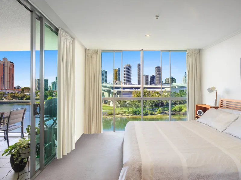 Ultra Modern Living in a Superb Location