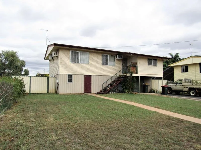 SHED - ENCLOSED FRONT VERANDAH - LARGE LOUNGE / DINING - ENTERTAINMENT AREA - COLORBOND FENCED BACKYARD