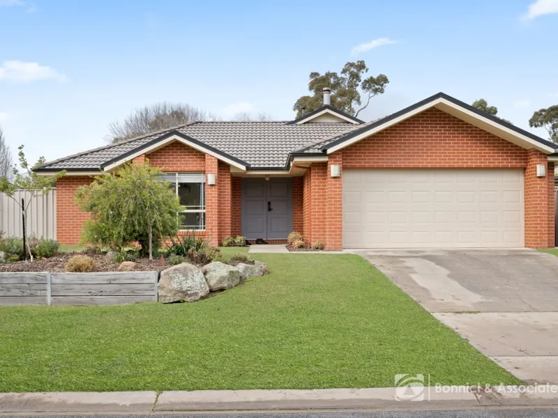 SMALL TOWN LIVING AT ITS BEST!