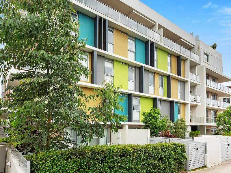 Modern 3 bed room 2 bath room apartment with 2 car spaces