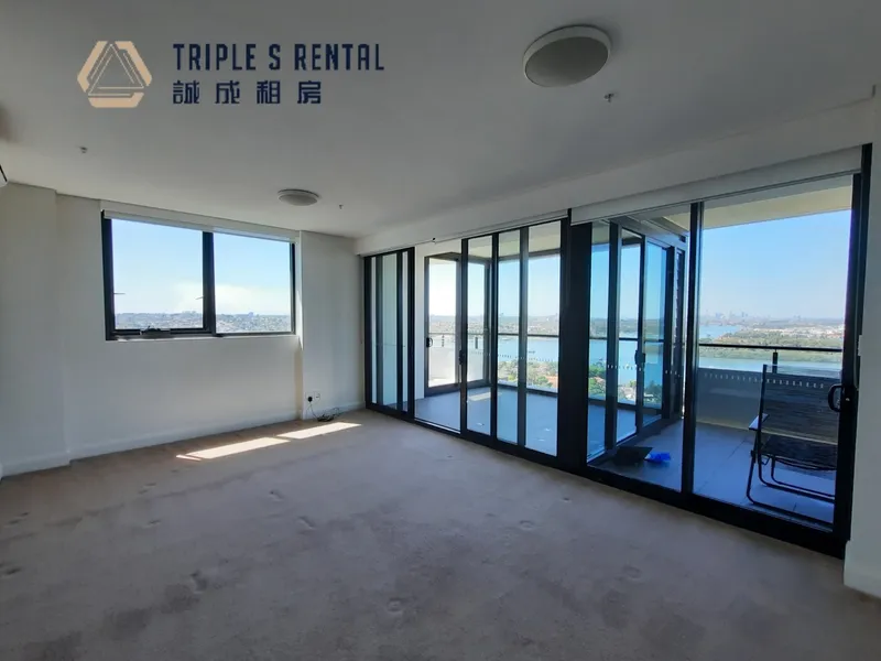 Corner 2 Bedroom spacious apartment with Wintergarden! 270° Amazing City Water View!