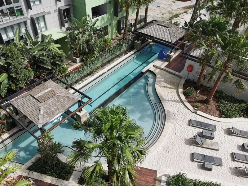 MODERN AND STYLISH APARTMENT IN A RESORT-STYLE DEVELOPMENT!