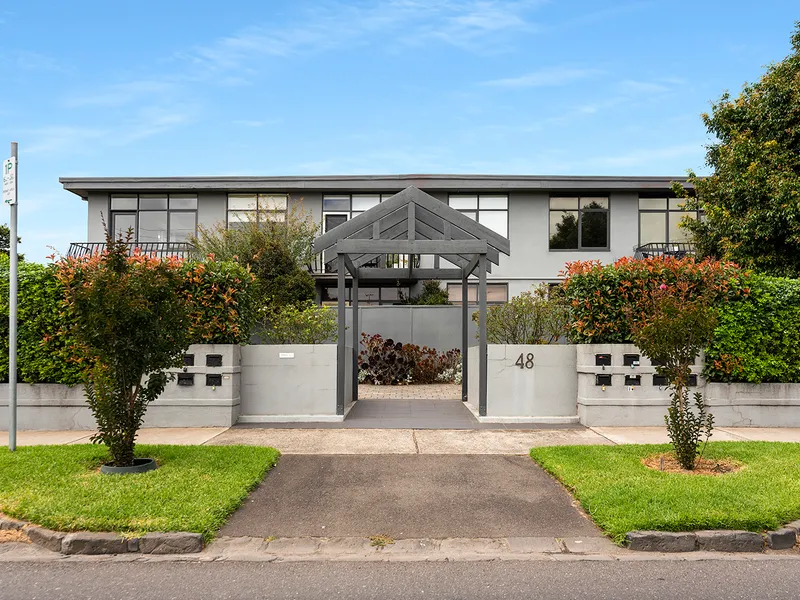 Charming One-Bedroom Apartment with Versatile Courtyard/carspace in Prime Moonee Ponds Location