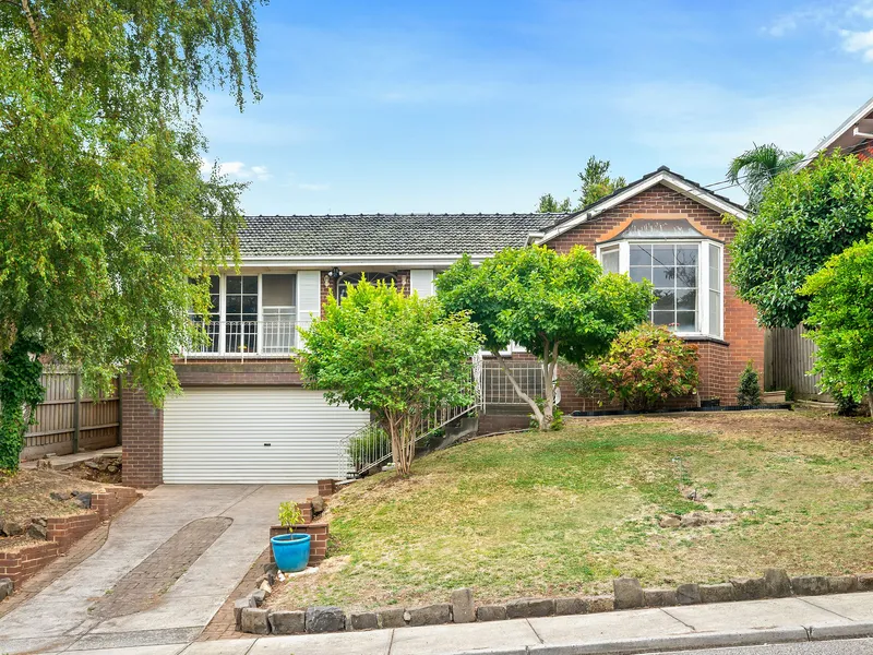 Dream Home Potential in Prime Position.