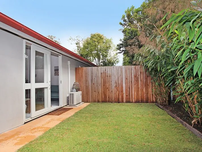 STUDIO FLAT - WALK TO NAMBOUR CBD