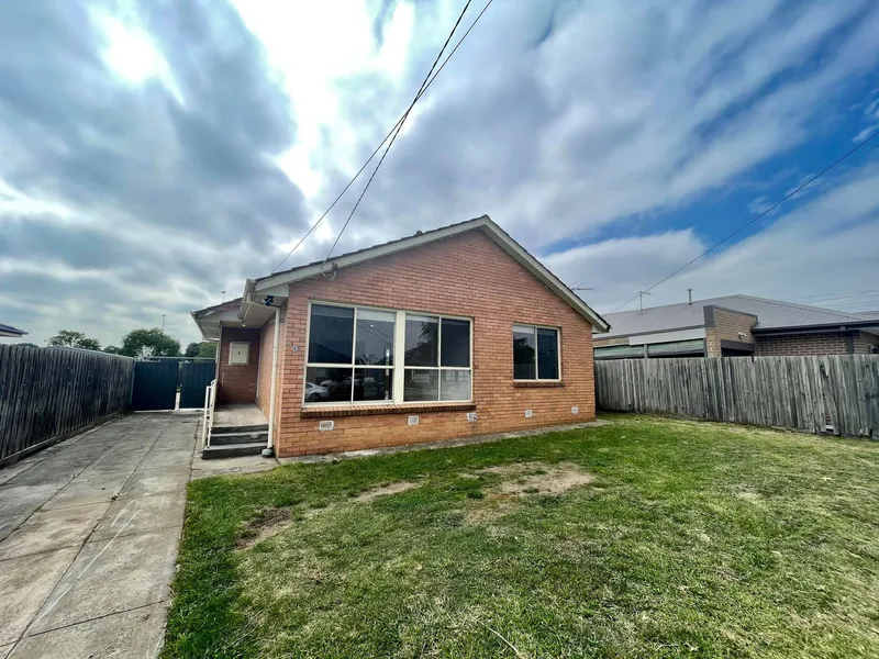 CONVENIENT & COSY FAMILY HOME