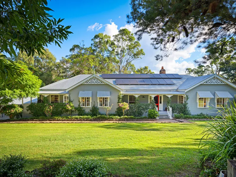 Inner-City Acreage Oasis – A World of Tranquillity Awaits!