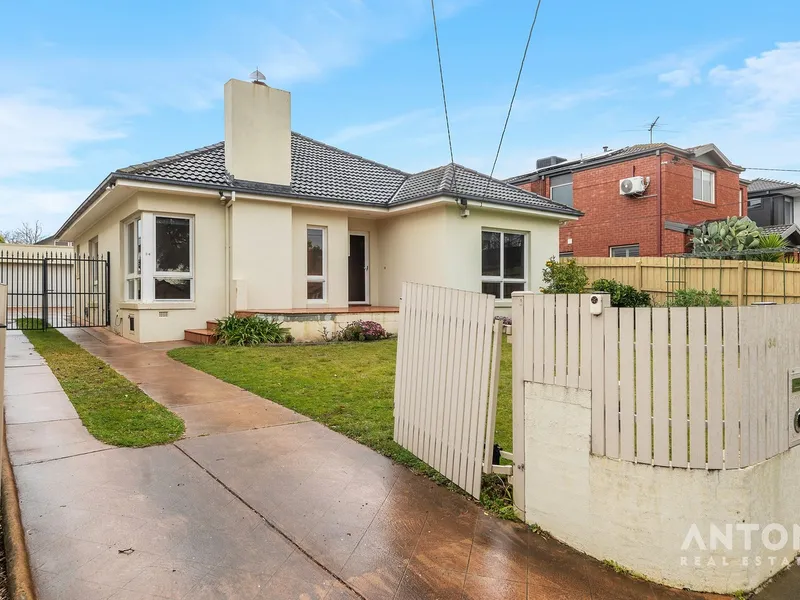 Indoor/outdoor entertaining in the school zone