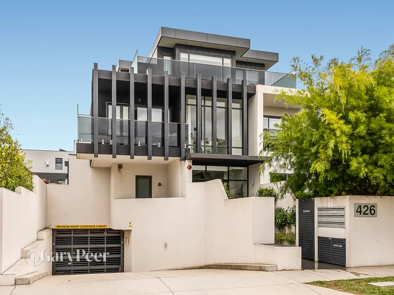 Size, style & courtyard to match
