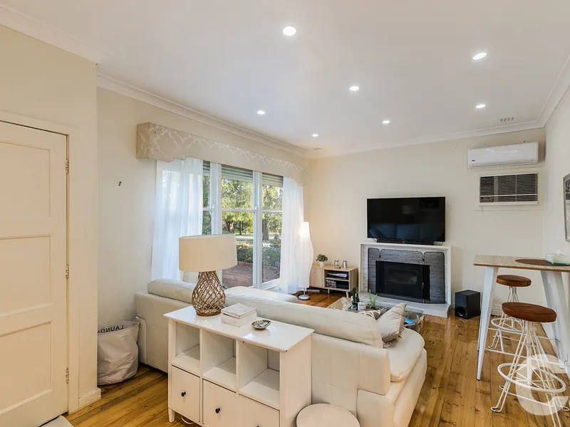 ANOTHER WHITE PICKET FENCE CHARMER ♥