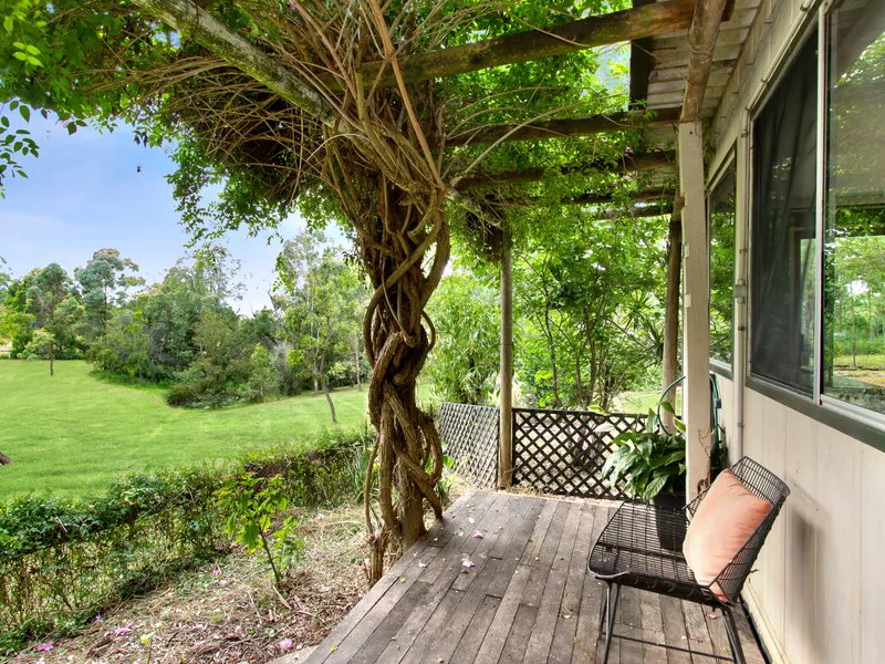 Quiet country lane, 4000sqm, build your dream home whilst you live in the cottage!