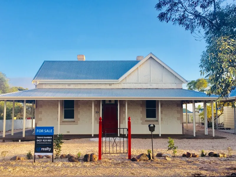 ALL OFFERS CONSIDERED! STUNNING QUEEN ANNE RETURN VERANDAH VILLA C.1900 WITH DESIGNER RENOVATIONS & MODERN EXTENSION