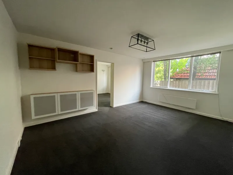 EXTRA LARGE ONE BEDROOM APARTMENT IN FABULOUS LOCATION