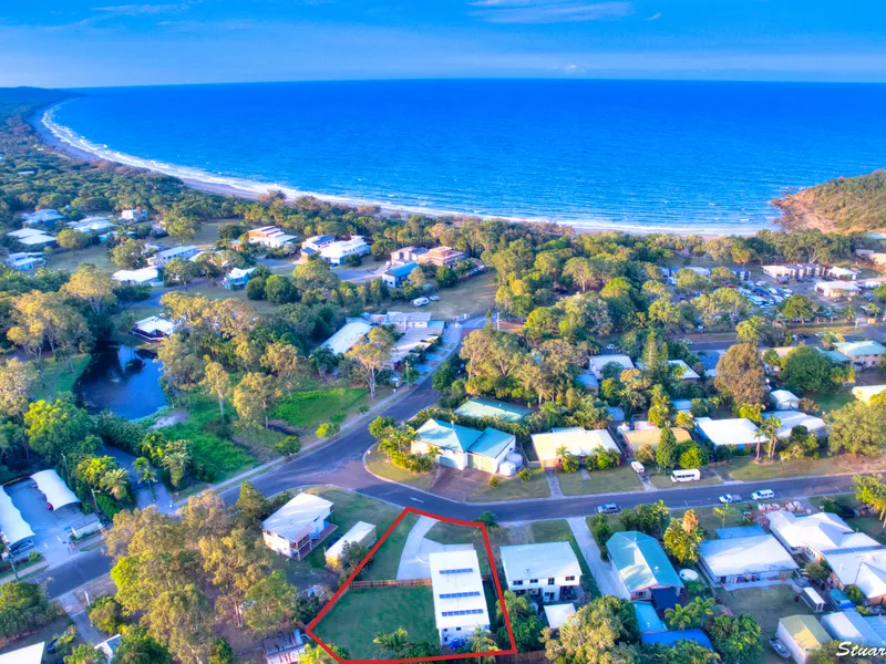 Beach location 3 roof tops to the beach