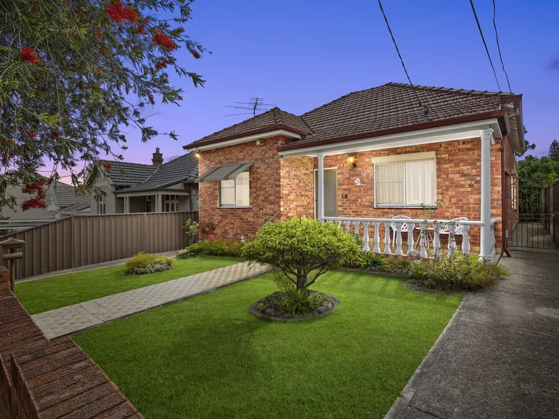 Blue Ribbon Location On Approx 520sqm!