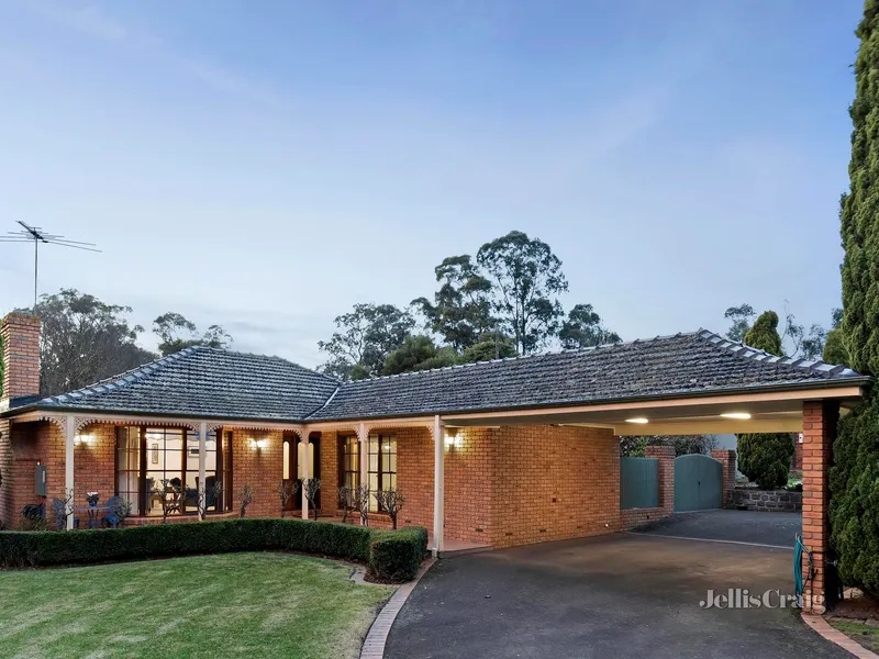 Graceful and generous family residence on magnificent garden grounds