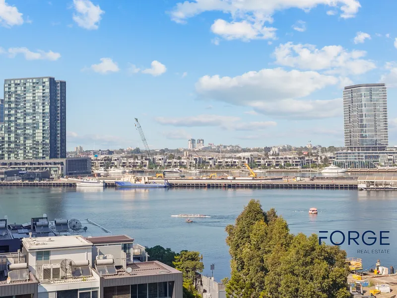 Stylish 1B1B Apartment with Water Views in Docklands