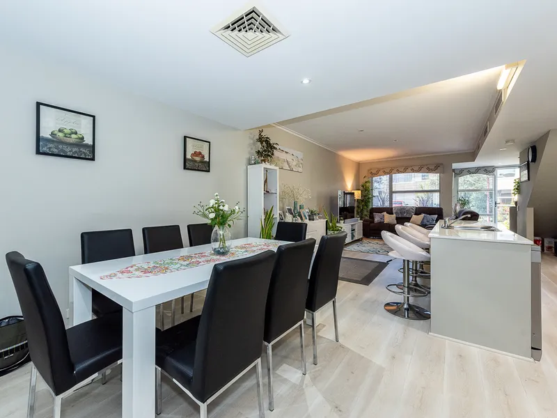 UNDER OFFER BY TEAM MILLER THOMPSON