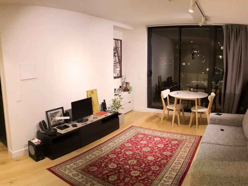 STUNNING EXECUTIVE 2 BEDROOM 2 BATHROOM APARTMENT NEXT TO AUBURN STATION