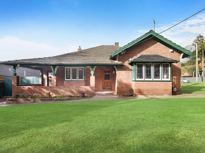 Exceptional home with swimming pool in convenient location
